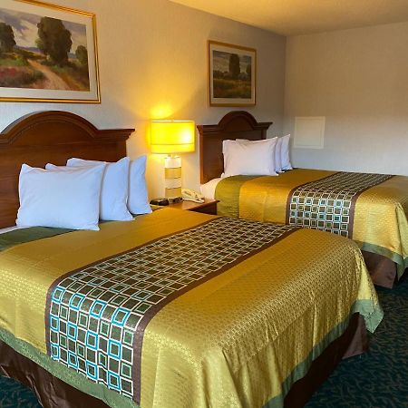 Harrisonville Inn & Suites エクステリア 写真