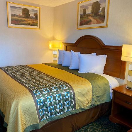 Harrisonville Inn & Suites エクステリア 写真