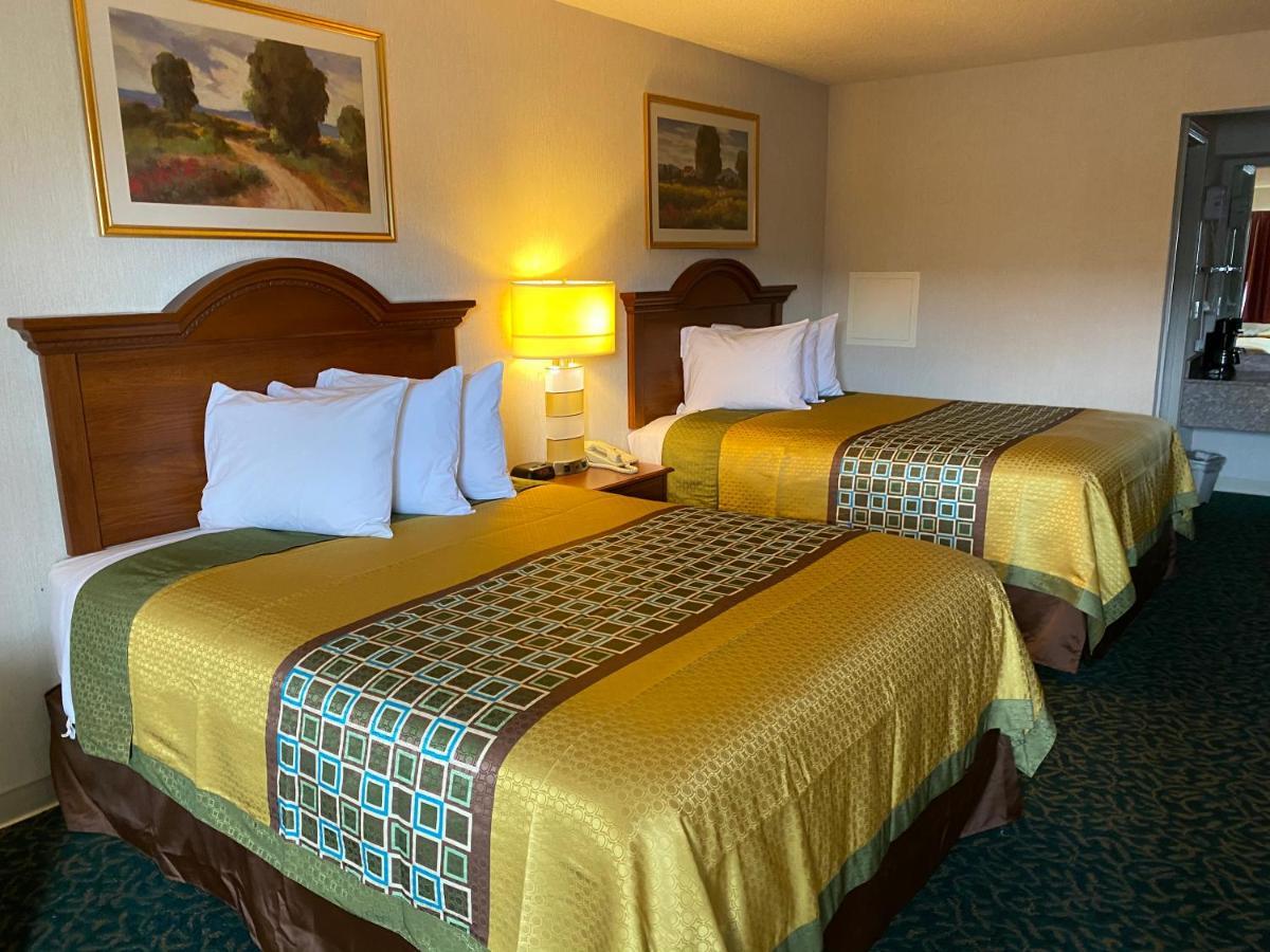 Harrisonville Inn & Suites エクステリア 写真