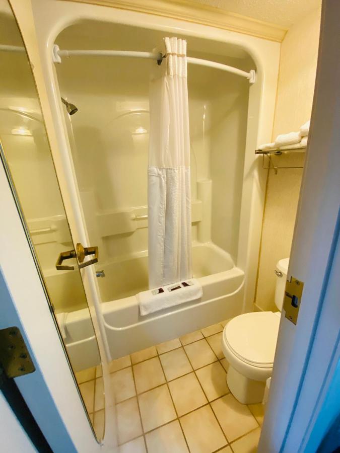 Harrisonville Inn & Suites エクステリア 写真
