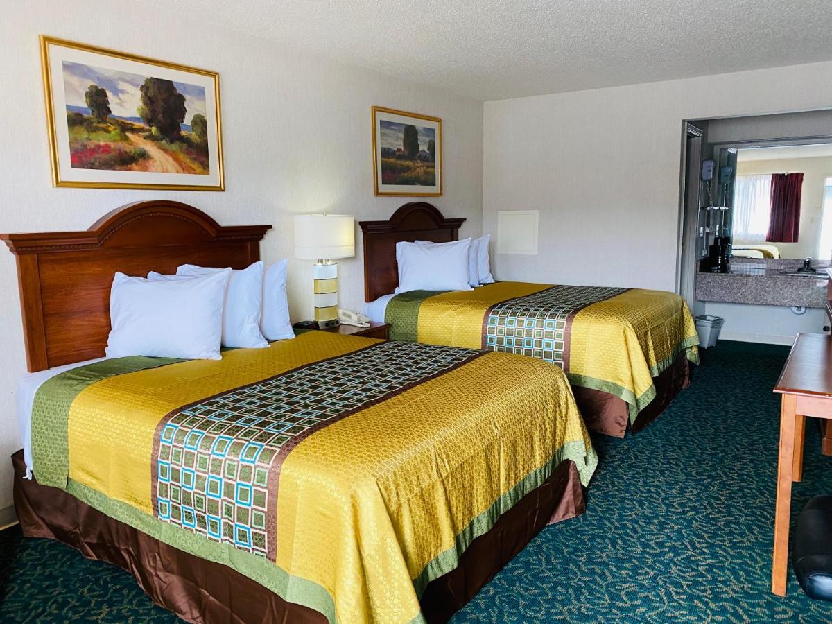 Harrisonville Inn & Suites エクステリア 写真