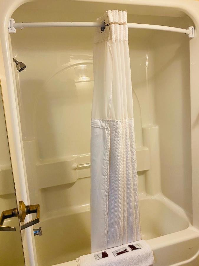 Harrisonville Inn & Suites エクステリア 写真